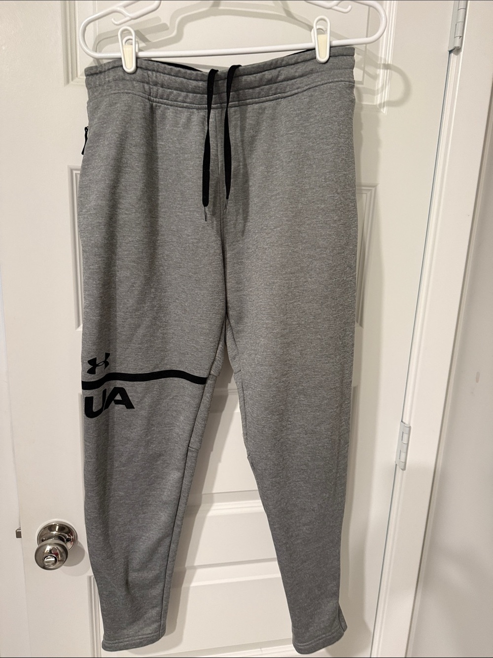 Under Armour Men's Light Gray Performance Joggers Black Logo large l fitted cold